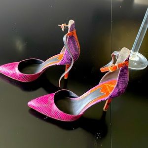 Good condition. About 3 inch heel approx.